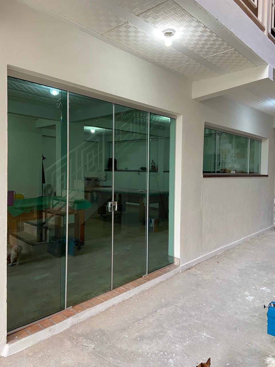 Porta de vidro instalada pela Vidraçaria Campos